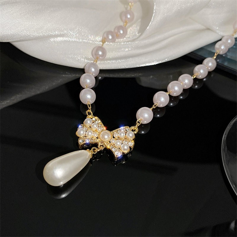 Graceful Pearl Necklace with Teardrop Pendant