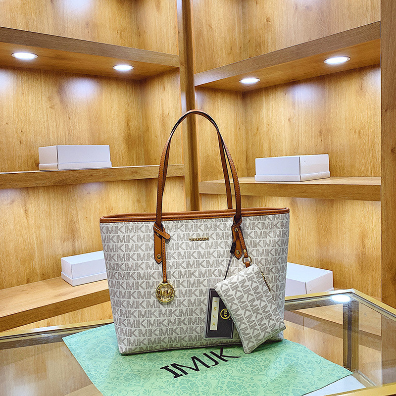 ClassiTote Versatile Shoulder Bag