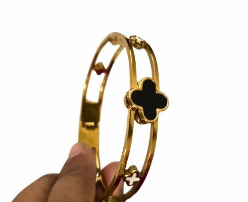 Timeless Luxury Golden Clover Bangle