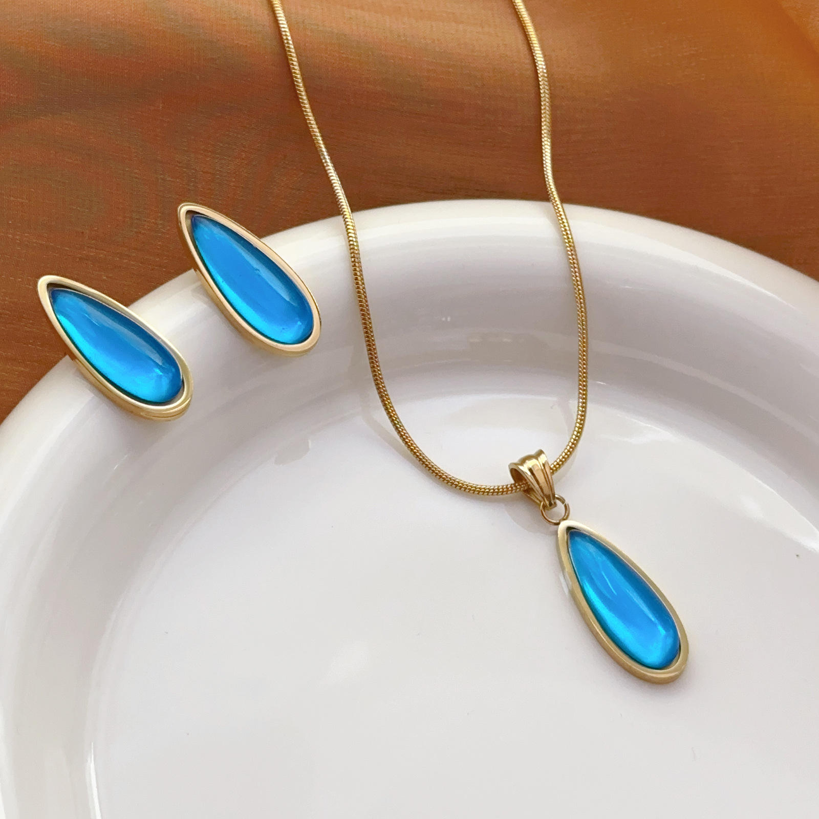 Elegant Blue Teardrop Pendant Necklace and Earring Set