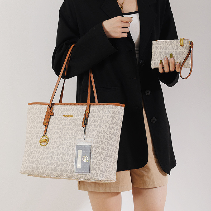ClassiTote Versatile Shoulder Bag